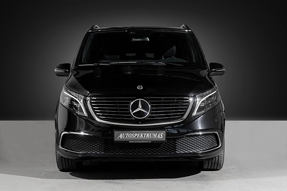 Mercedes-Benz EQV300 3 of 30
