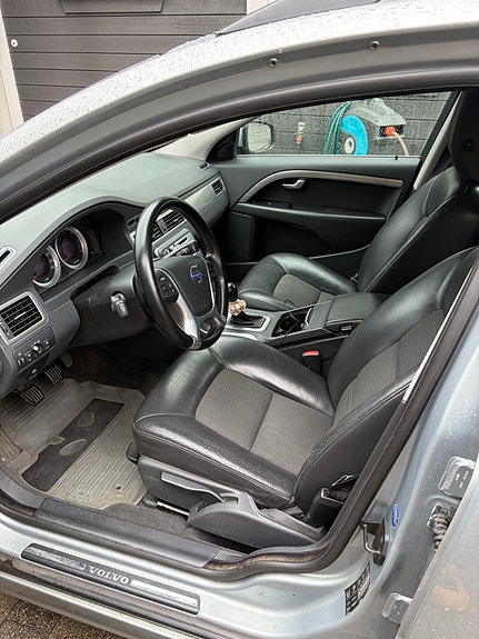 Volvo V70 11 of 20