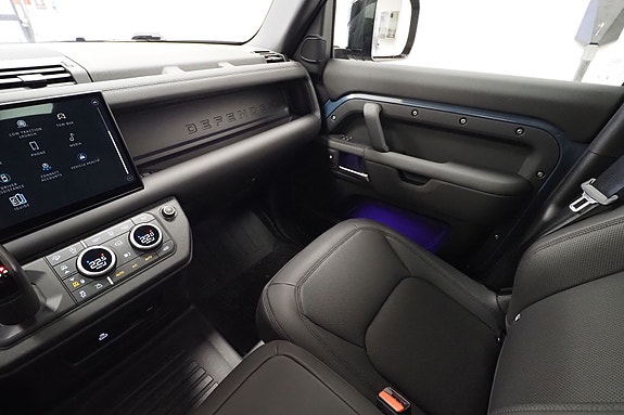 Land Rover Defender 110 21 of 21
