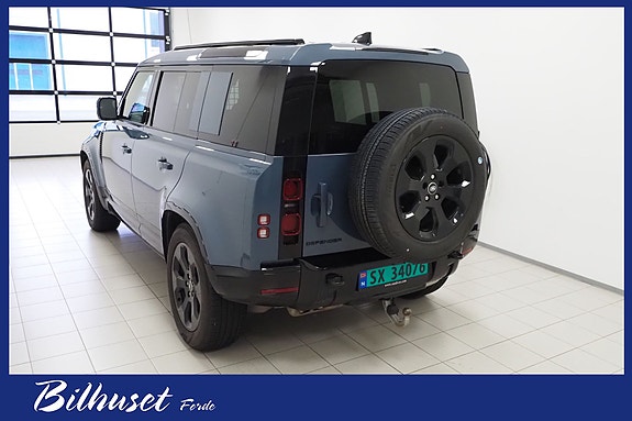 Land Rover Defender 110 2 of 21