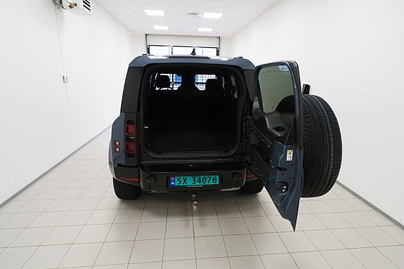 Land Rover Defender 110 9 of 21