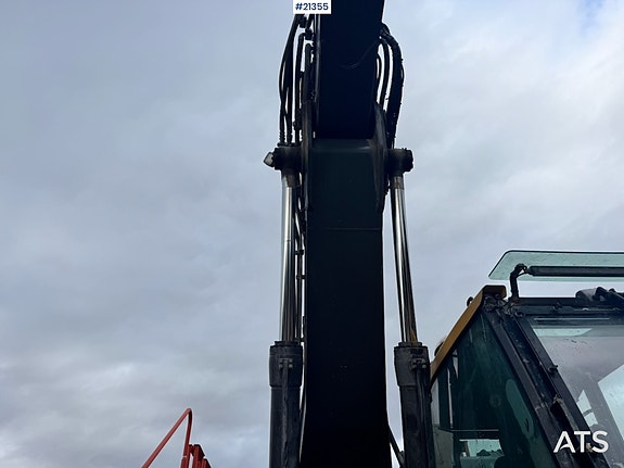 Volvo EC300 EL m/Hevbar hytte, GPS, Tilt, 2 skuffer og Boretårn. 18 of 30