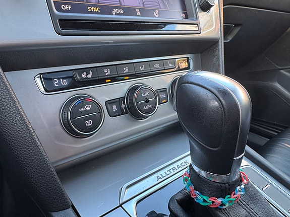 Volkswagen Passat Alltrack 27 of 30