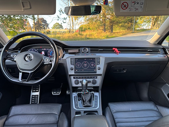 Volkswagen Passat Alltrack 11 of 30