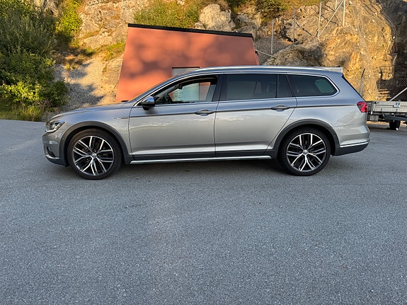 Volkswagen Passat Alltrack 3 of 30