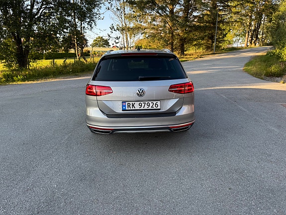 Volkswagen Passat Alltrack 5 of 30