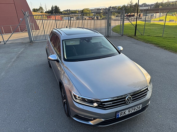 Volkswagen Passat Alltrack 2 of 30