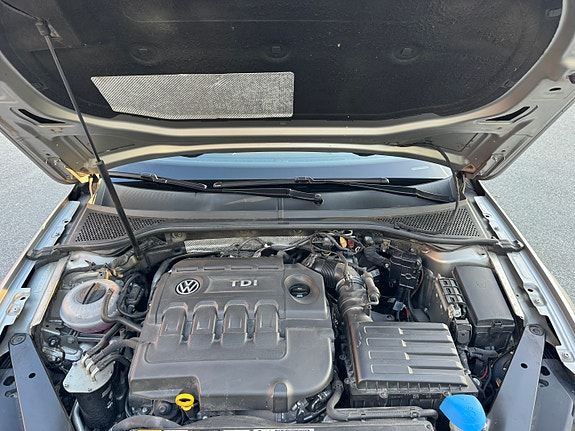 Volkswagen Passat Alltrack 21 of 30