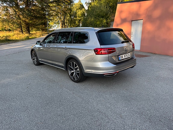 Volkswagen Passat Alltrack 4 of 30