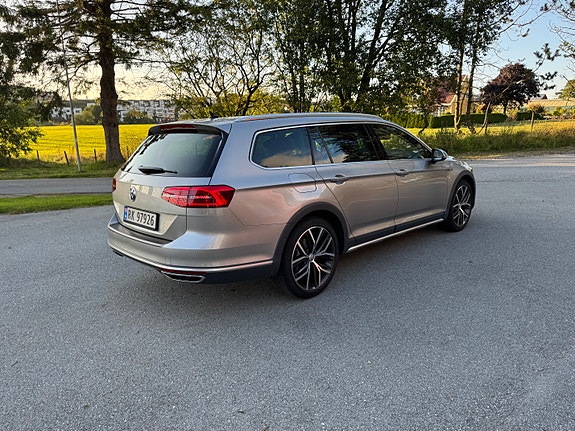 Volkswagen Passat Alltrack 6 of 30