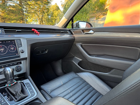 Volkswagen Passat Alltrack 12 of 30
