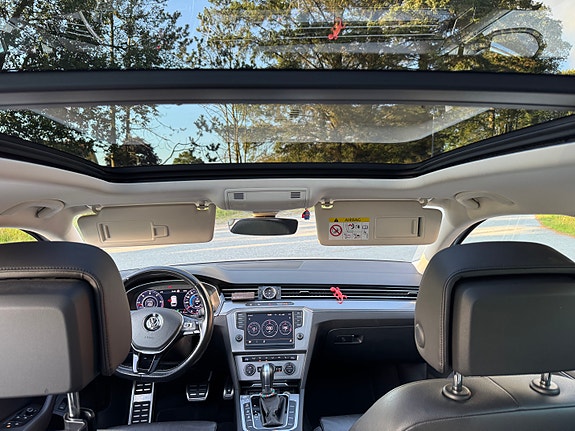 Volkswagen Passat Alltrack 15 of 30