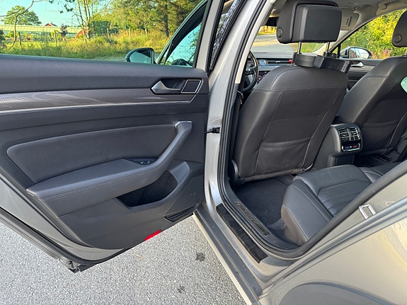 Volkswagen Passat Alltrack 16 of 30