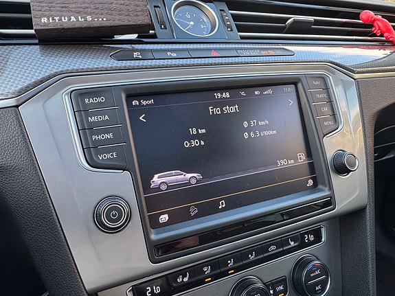 Volkswagen Passat Alltrack 26 of 30