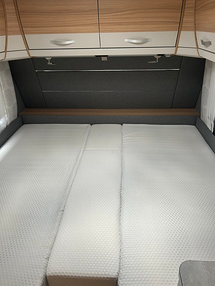 Dethleffs Camper 460 EL 19 of 25