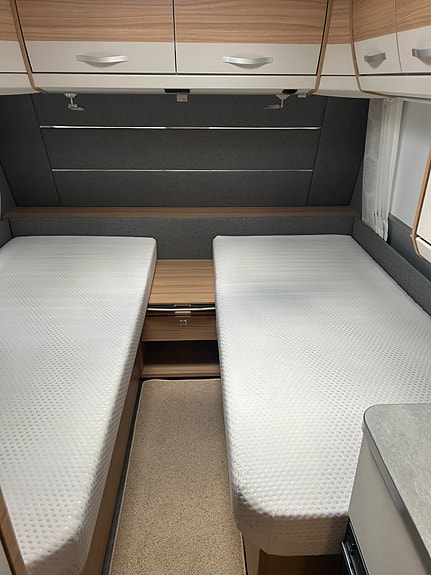 Dethleffs Camper 460 EL 17 of 25