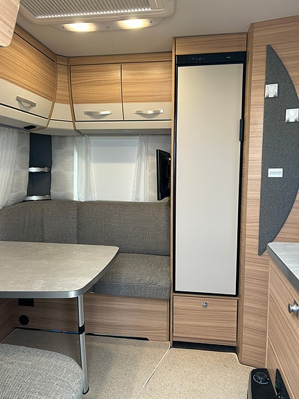 Dethleffs Camper 460 EL 11 of 25