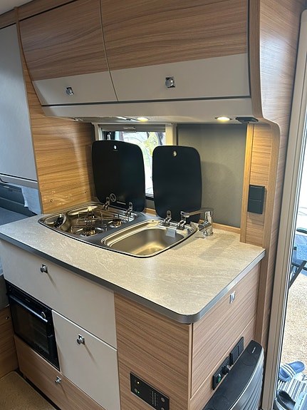 Dethleffs Camper 460 EL 12 of 25