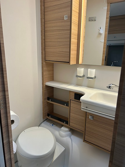 Dethleffs Camper 460 EL 22 of 25