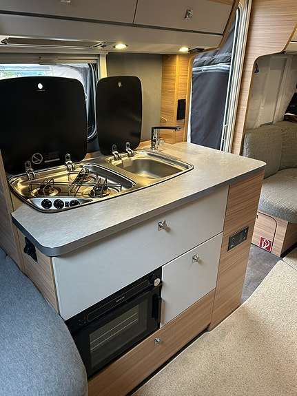 Dethleffs Camper 460 EL 14 of 25