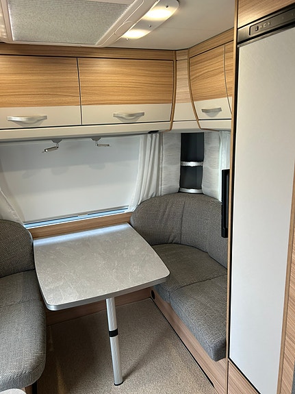 Dethleffs Camper 460 EL 10 of 25