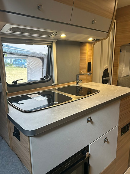 Dethleffs Camper 460 EL 13 of 25
