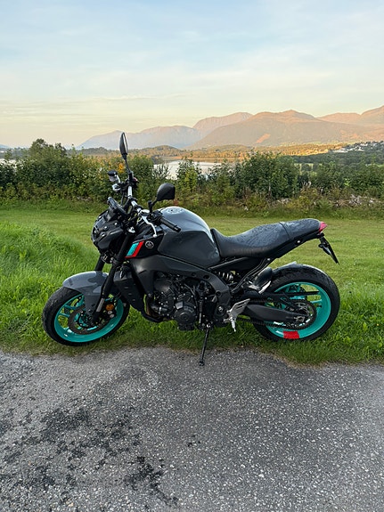 Yamaha MT-09 2 of 9