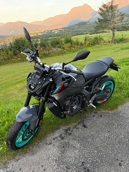 Yamaha MT-09 6 of 9