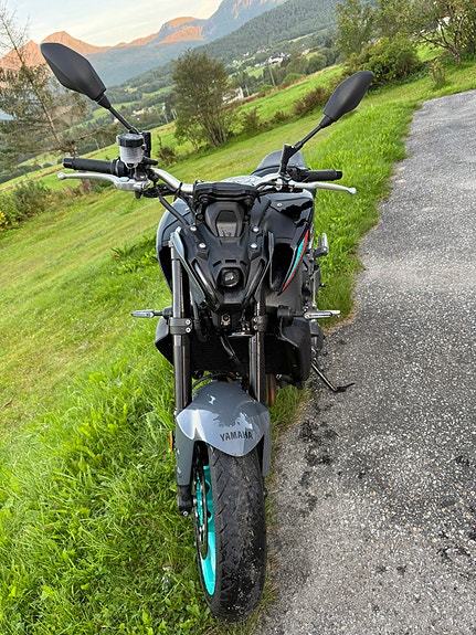Yamaha MT-09 7 of 9