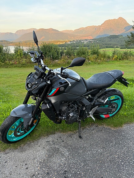 Yamaha MT-09 4 of 9