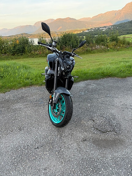 Yamaha MT-09 3 of 9