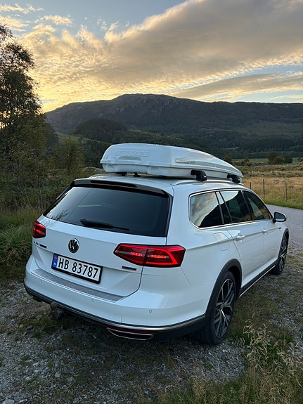 Volkswagen Passat Alltrack 4 of 17