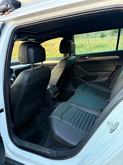 Volkswagen Passat Alltrack 8 of 17