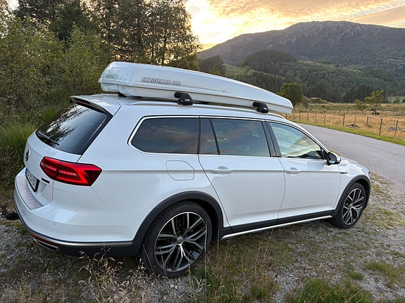 Volkswagen Passat Alltrack 3 of 17