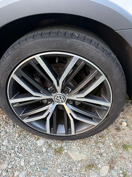 Volkswagen Passat Alltrack 10 of 17