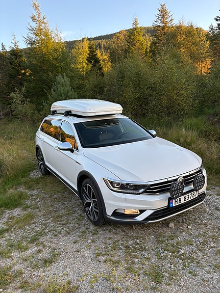 Volkswagen Passat Alltrack 2 of 17