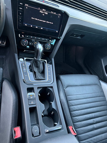 Volkswagen Passat Alltrack 13 of 17