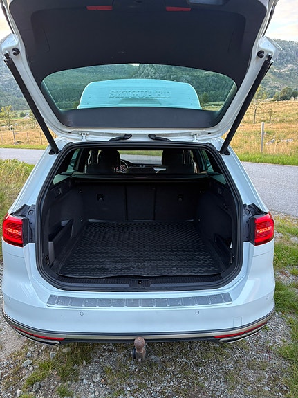Volkswagen Passat Alltrack 7 of 17