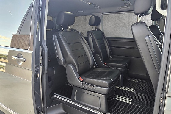 Volkswagen Multivan 13 of 30