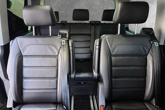 Volkswagen Multivan 11 of 30
