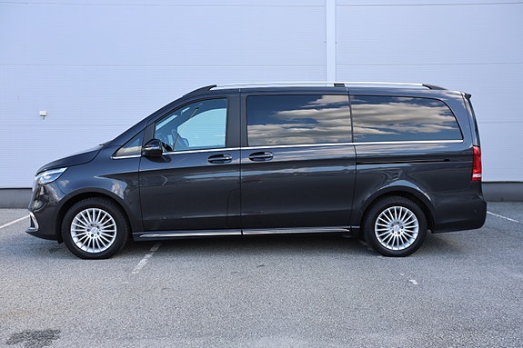 Mercedes-Benz EQV300 2 of 30