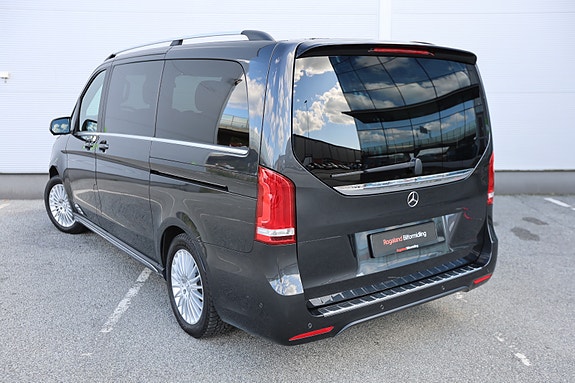 Mercedes-Benz EQV300 3 of 30
