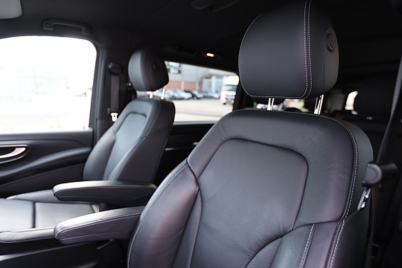 Mercedes-Benz EQV300 10 of 30