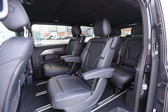 Mercedes-Benz EQV300 11 of 30