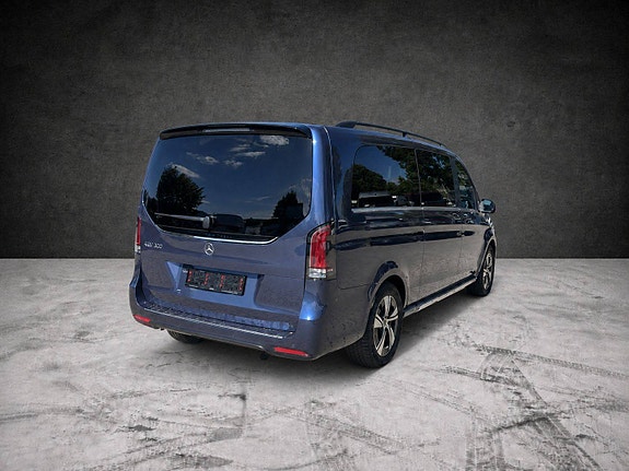 Mercedes-Benz EQV300 3 of 6