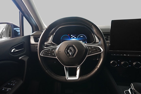 9,3’’ Easy Link skjerm kombinerer navigasjon, media og Apple CarPlay.