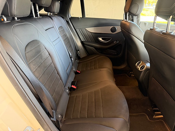 Mercedes-Benz EQC400 18 of 30