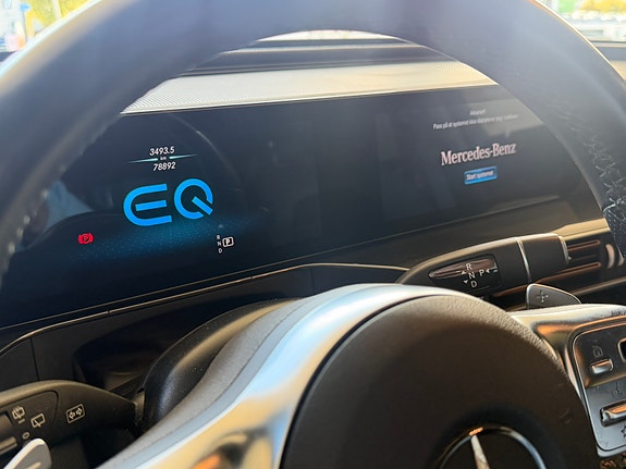 Mercedes-Benz EQC400 13 of 30