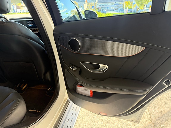 Mercedes-Benz EQC400 15 of 30