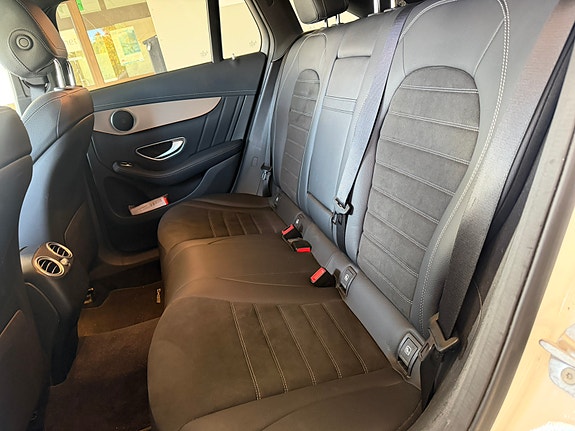 Mercedes-Benz EQC400 16 of 30